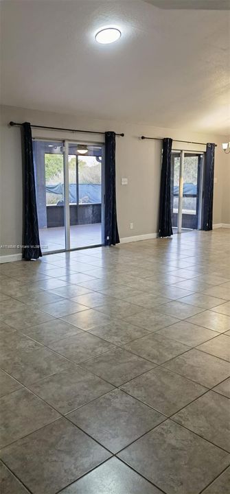 Vendido Recientemente: $485,000 (4 camas, 2 baños, 1714 Pies cuadrados)