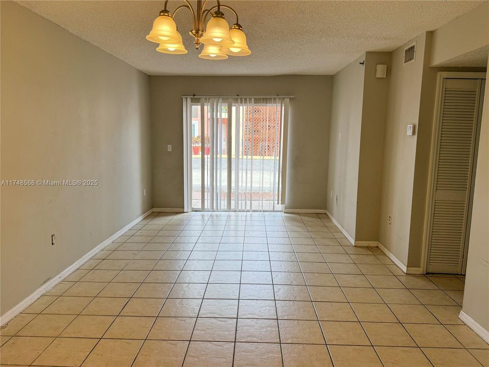 Recently Sold: $244,900 (2 beds, 2 baths, 990 Square Feet)