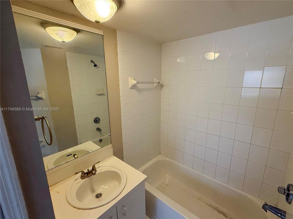 Recently Sold: $244,900 (2 beds, 2 baths, 990 Square Feet)