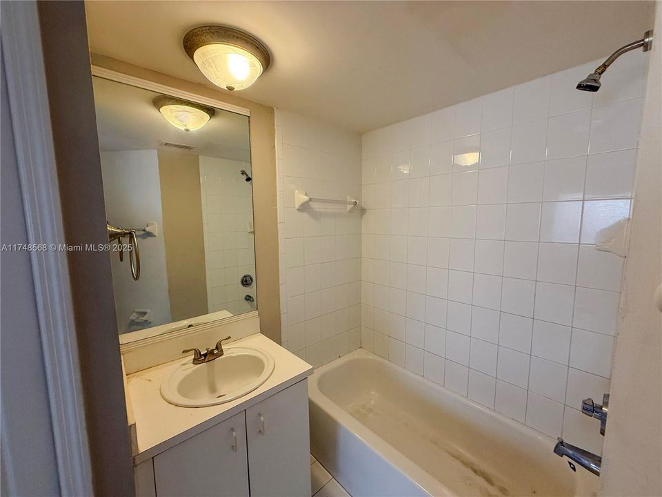 Recently Sold: $244,900 (2 beds, 2 baths, 990 Square Feet)