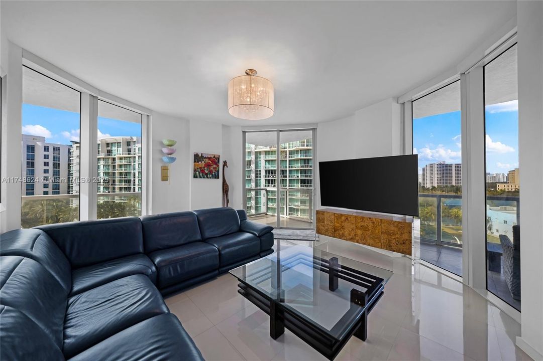 En Venta: $849,000 (3 camas, 2 baños, 1833 Pies cuadrados)