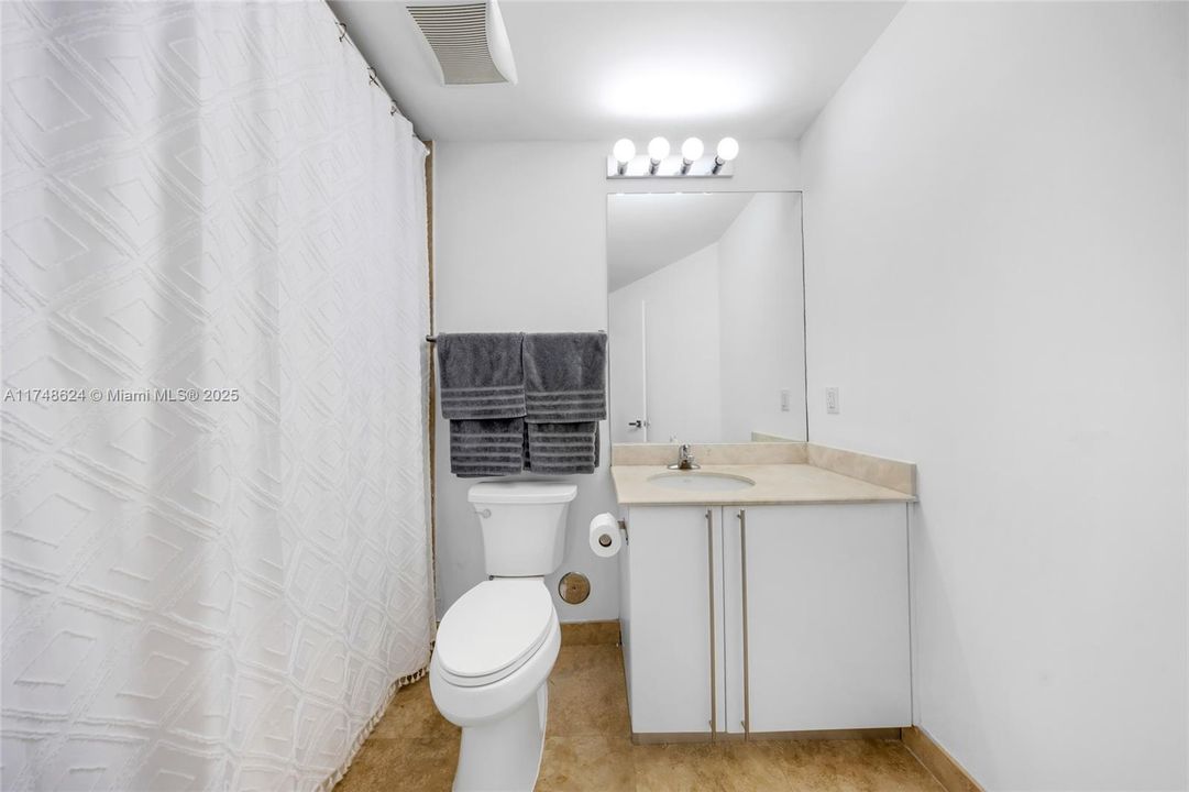 En Venta: $849,000 (3 camas, 2 baños, 1833 Pies cuadrados)