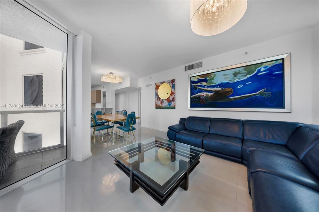 En Venta: $849,000 (3 camas, 2 baños, 1833 Pies cuadrados)