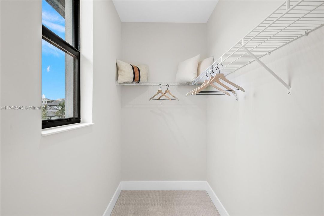 For Sale: $514,990 (3 beds, 3 baths, 2209 Square Feet)