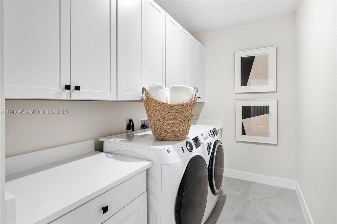 For Sale: $514,990 (3 beds, 3 baths, 2209 Square Feet)