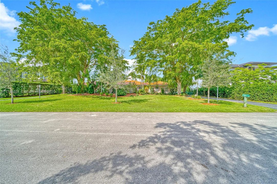 Active With Contract: $10,900,000 (5 beds, 4 baths, 3997 Square Feet)