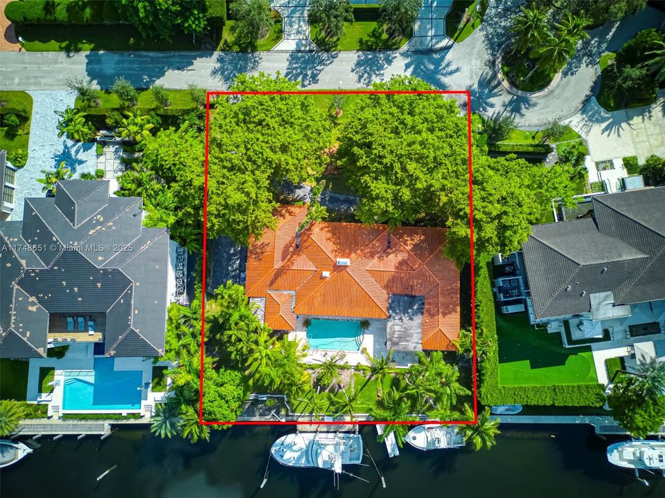 Active With Contract: $10,900,000 (5 beds, 4 baths, 3997 Square Feet)