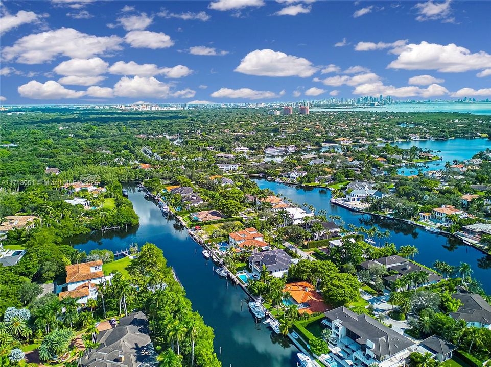 Active With Contract: $10,900,000 (5 beds, 4 baths, 3997 Square Feet)