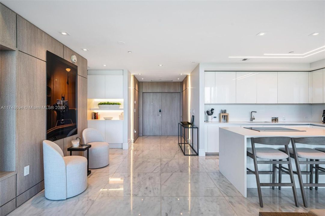 Недавно продано: $3,795,000 (3 спален, 3 ванн, 2031 Квадратных фут)