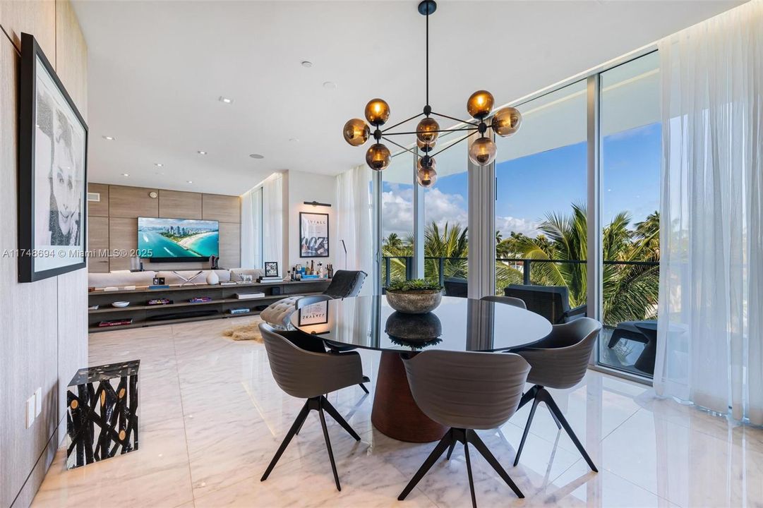 Недавно продано: $3,795,000 (3 спален, 3 ванн, 2031 Квадратных фут)