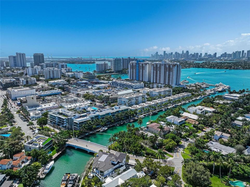 Недавно продано: $3,795,000 (3 спален, 3 ванн, 2031 Квадратных фут)