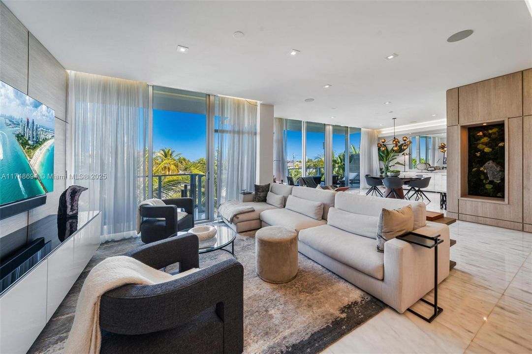 Недавно продано: $3,795,000 (3 спален, 3 ванн, 2031 Квадратных фут)