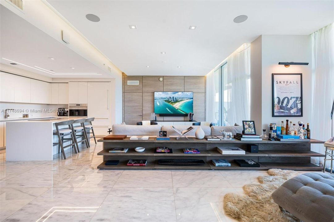 Недавно продано: $3,795,000 (3 спален, 3 ванн, 2031 Квадратных фут)