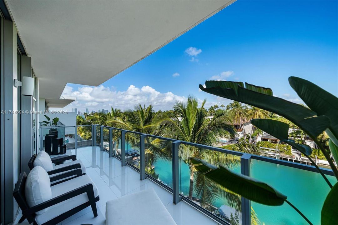 Недавно продано: $3,795,000 (3 спален, 3 ванн, 2031 Квадратных фут)