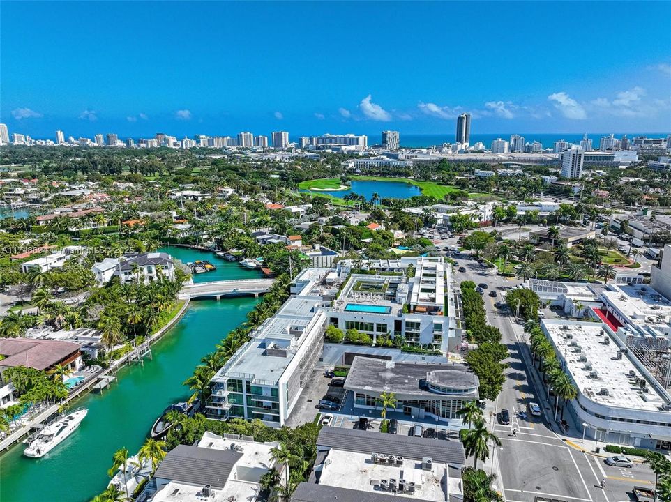 Недавно продано: $3,795,000 (3 спален, 3 ванн, 2031 Квадратных фут)