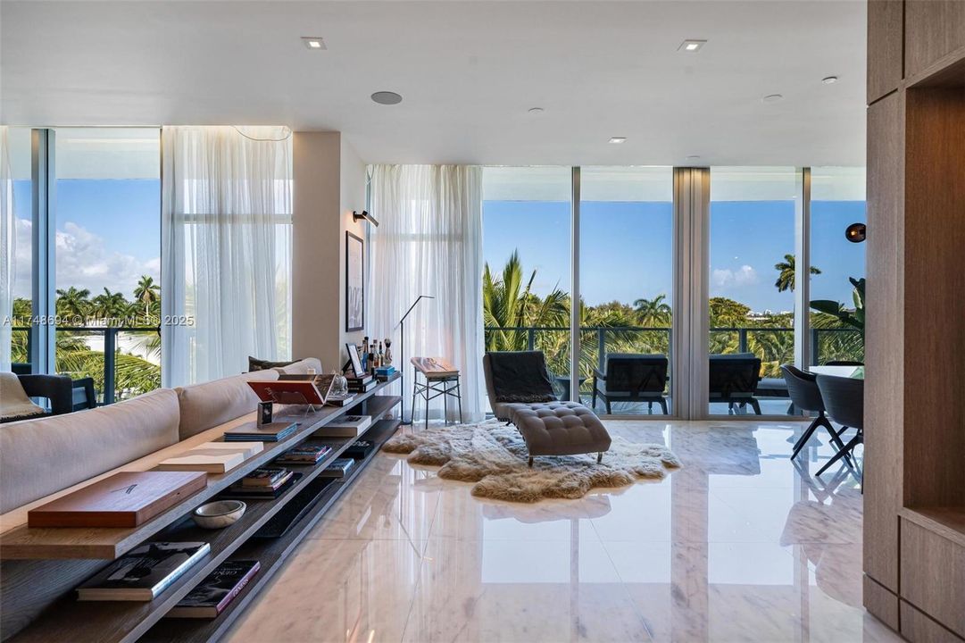 Недавно продано: $3,795,000 (3 спален, 3 ванн, 2031 Квадратных фут)