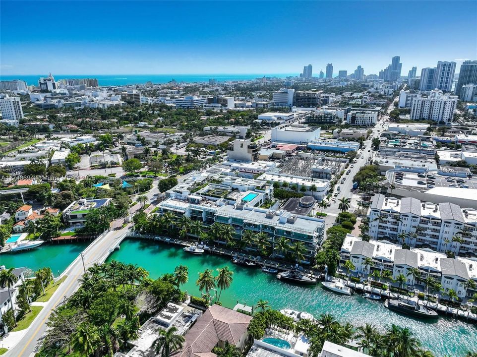 Недавно продано: $3,795,000 (3 спален, 3 ванн, 2031 Квадратных фут)