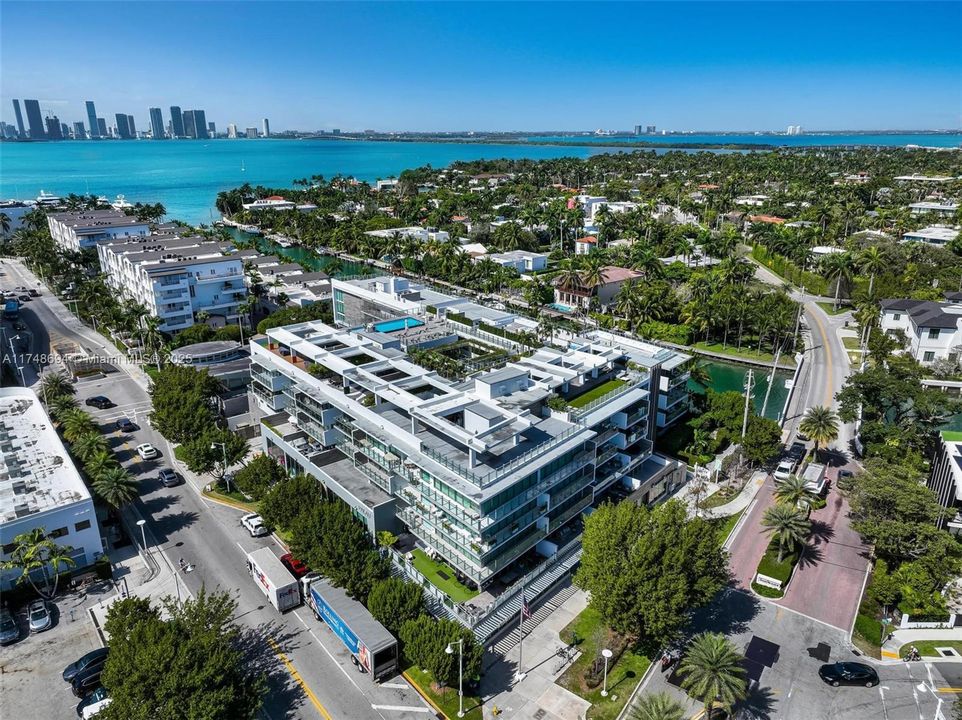 Недавно продано: $3,795,000 (3 спален, 3 ванн, 2031 Квадратных фут)