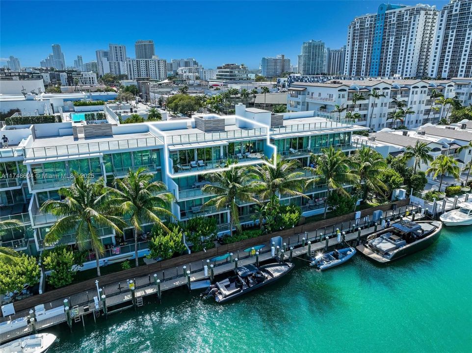 Недавно продано: $3,795,000 (3 спален, 3 ванн, 2031 Квадратных фут)