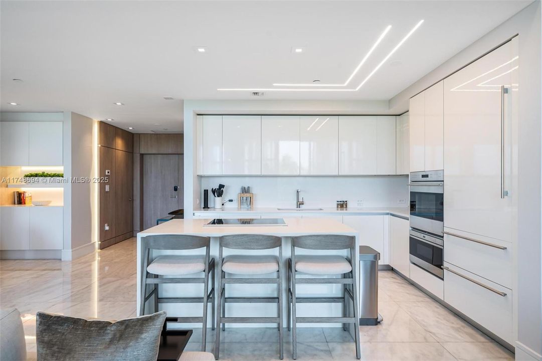 Недавно продано: $3,795,000 (3 спален, 3 ванн, 2031 Квадратных фут)