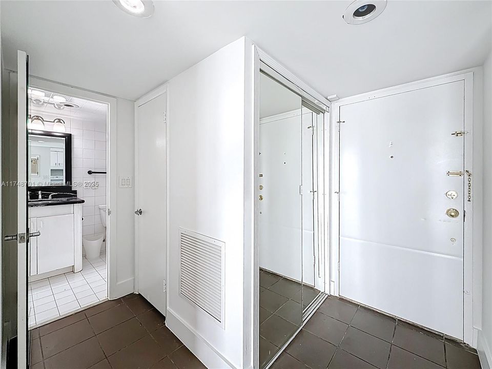 Recently Sold: $425,000 (1 beds, 1 baths, 665 Square Feet)