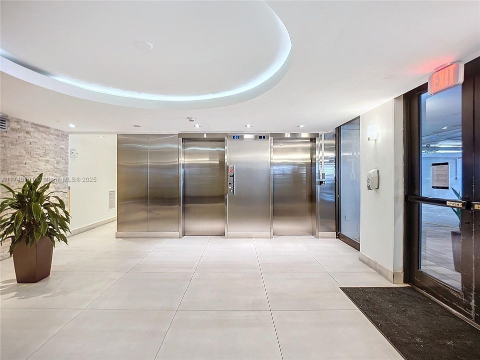 Recently Sold: $425,000 (1 beds, 1 baths, 665 Square Feet)