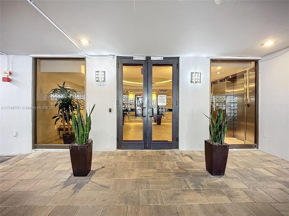 Recently Sold: $425,000 (1 beds, 1 baths, 665 Square Feet)