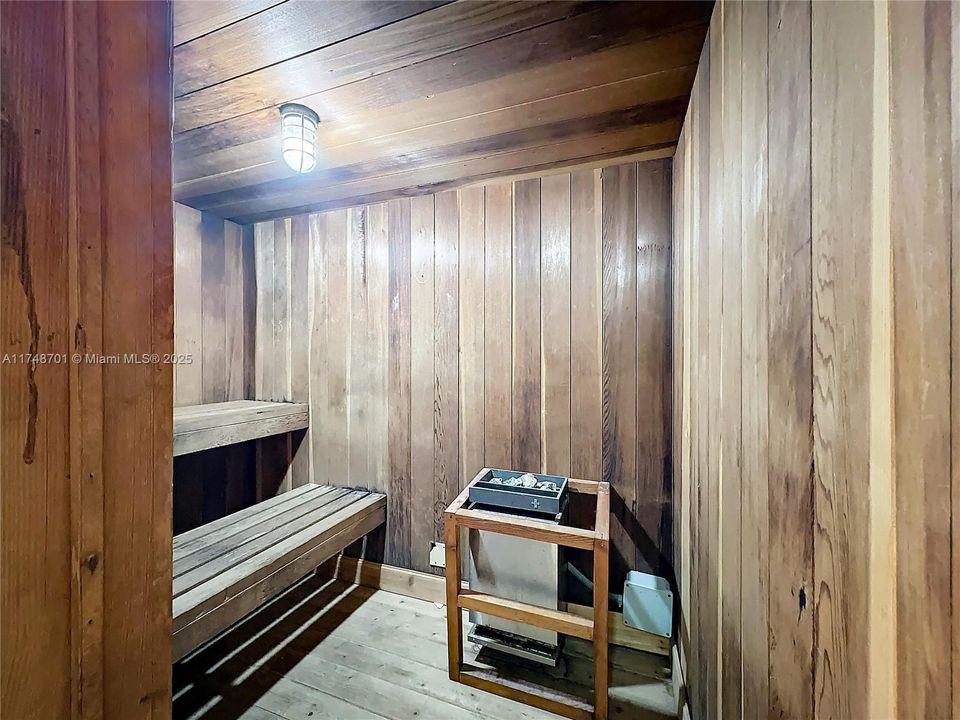 Recently Sold: $425,000 (1 beds, 1 baths, 665 Square Feet)