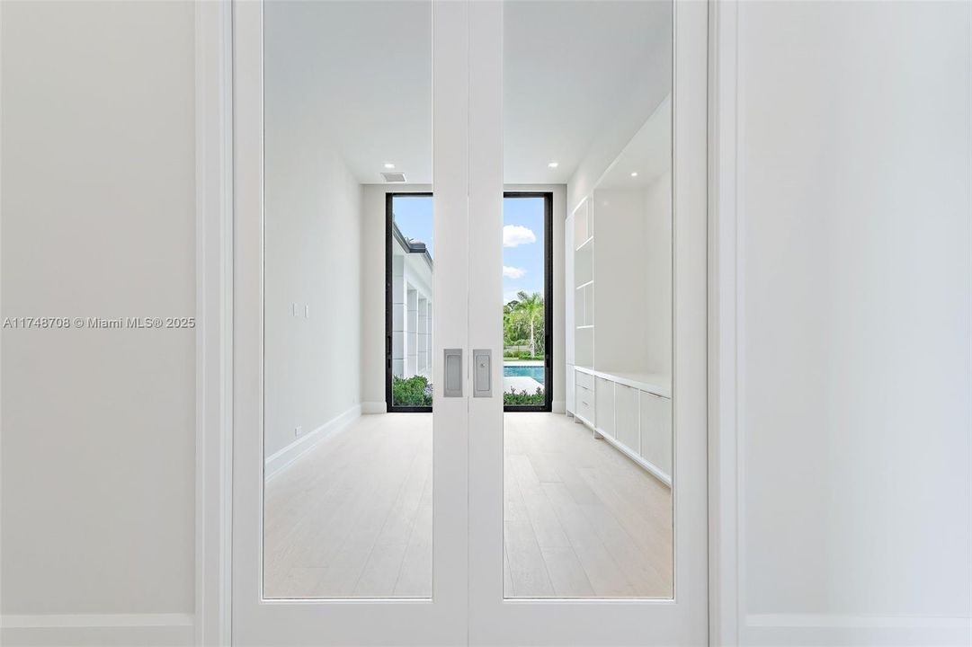 For Sale: $23,200,000 (4 beds, 6 baths, 6726 Square Feet)