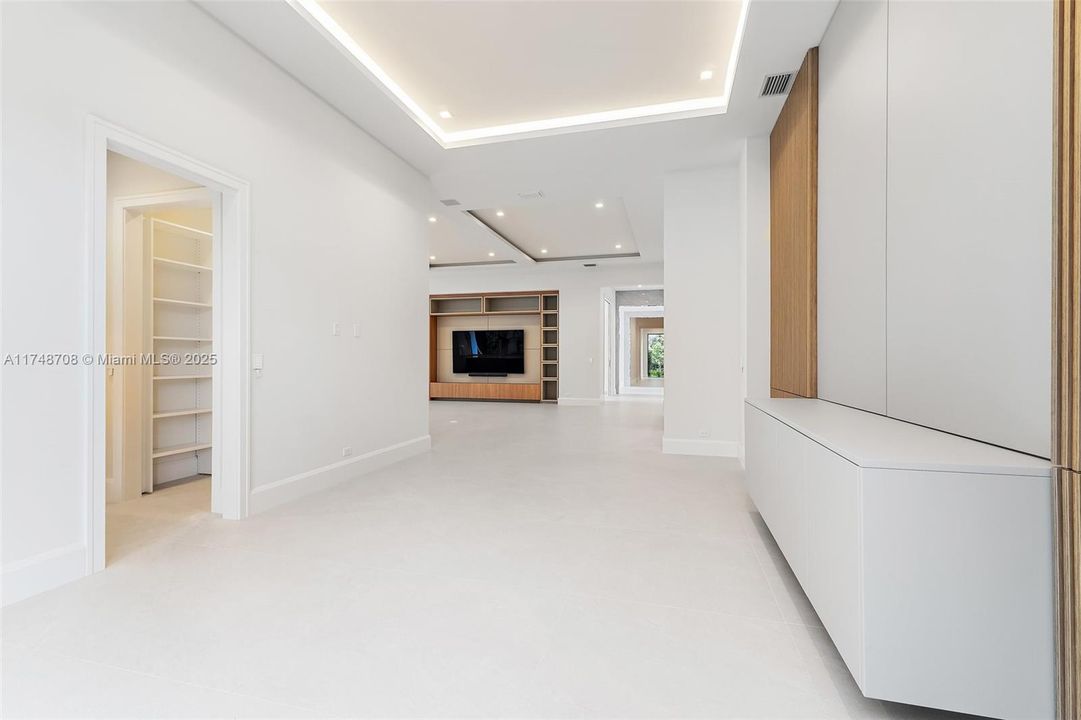 For Sale: $23,200,000 (4 beds, 6 baths, 6726 Square Feet)