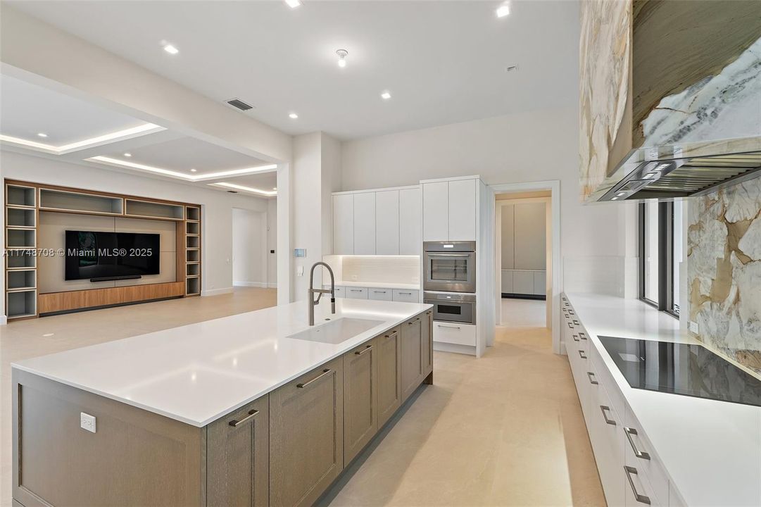 For Sale: $23,200,000 (4 beds, 6 baths, 6726 Square Feet)