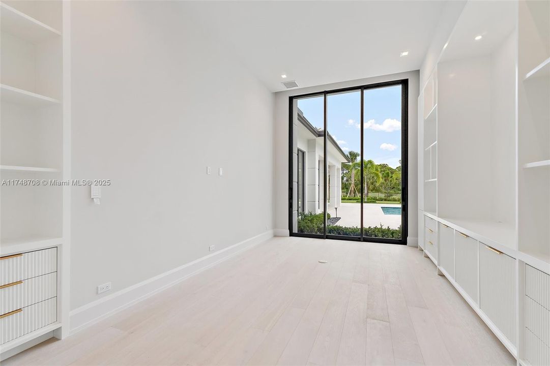 For Sale: $23,200,000 (4 beds, 6 baths, 6726 Square Feet)