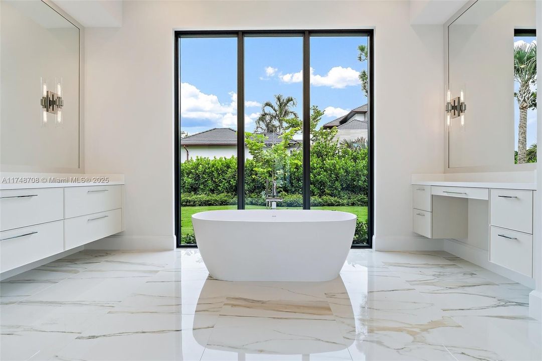 For Sale: $23,200,000 (4 beds, 6 baths, 6726 Square Feet)