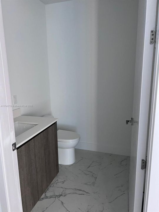 For Sale: $1,450,000 (2 beds, 2 baths, 1382 Square Feet)