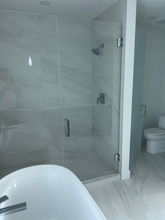 For Sale: $1,450,000 (2 beds, 2 baths, 1382 Square Feet)