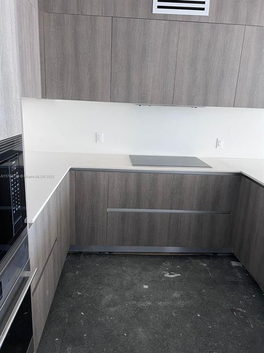 For Sale: $1,450,000 (2 beds, 2 baths, 1382 Square Feet)