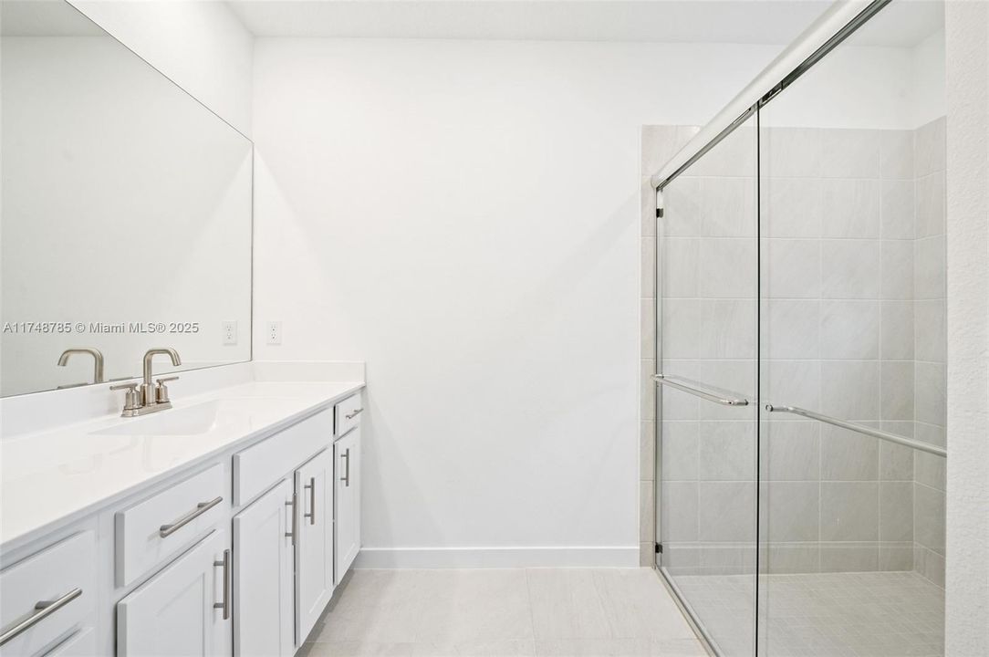 最近租的: $3,200 (3 贝兹, 2 浴室, 0 平方英尺)