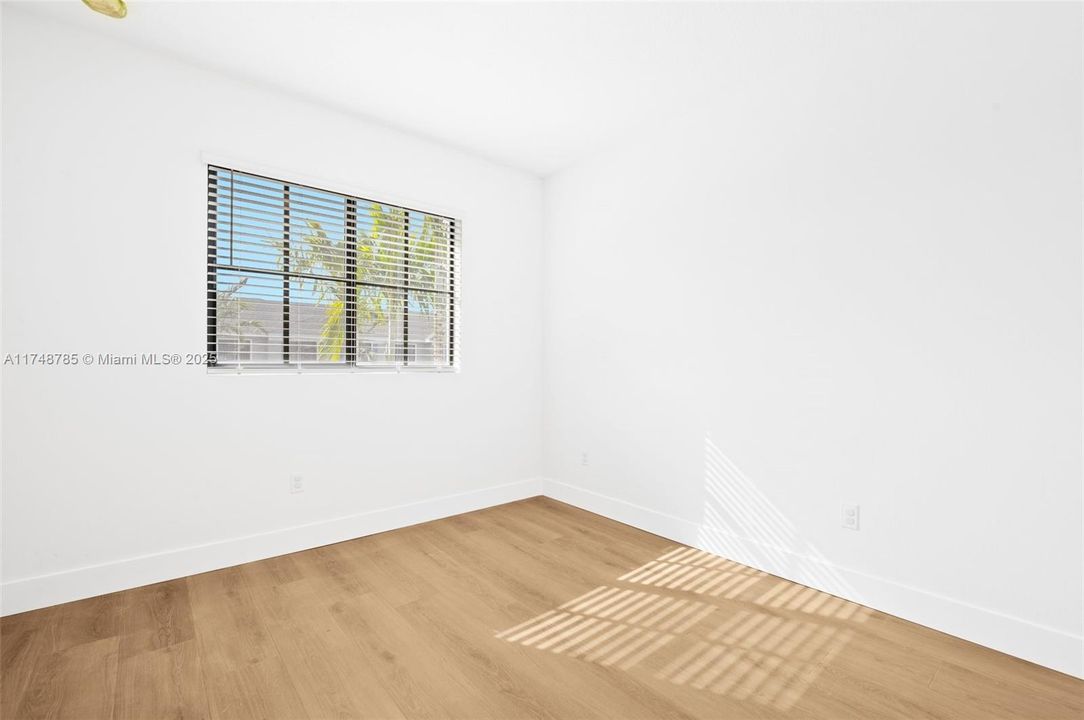 最近租的: $3,200 (3 贝兹, 2 浴室, 0 平方英尺)