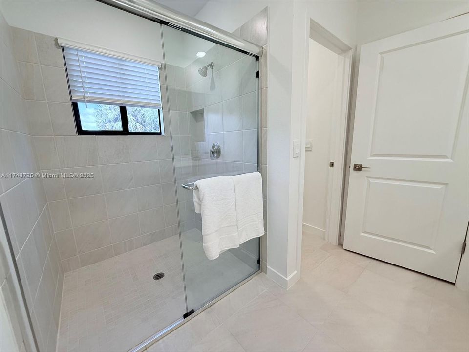 最近租的: $3,200 (3 贝兹, 2 浴室, 0 平方英尺)