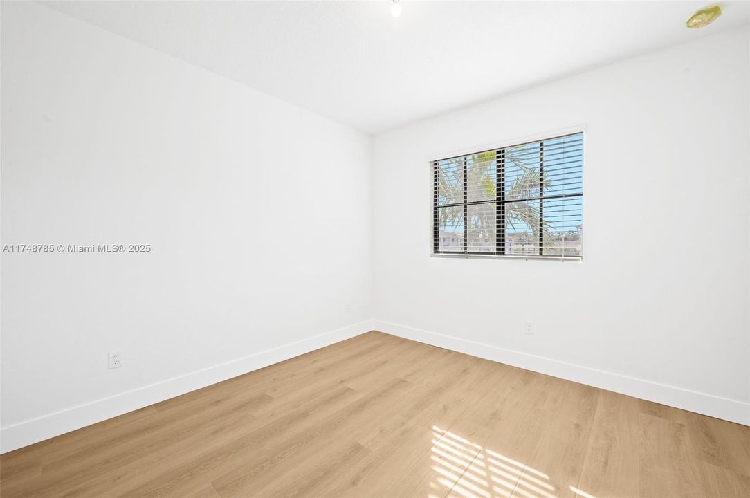 最近租的: $3,200 (3 贝兹, 2 浴室, 0 平方英尺)