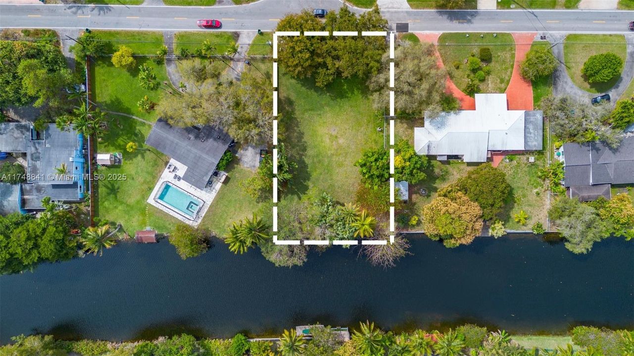 For Sale: $890,000 (0.35 acres)