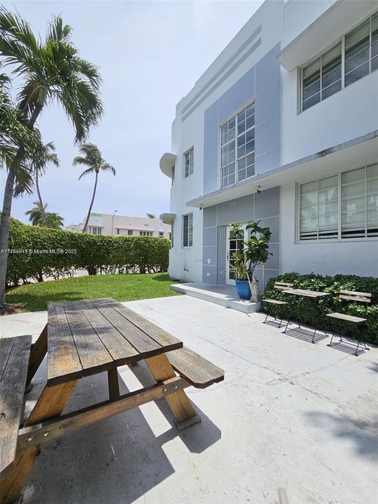 待售: $330,000 (1 贝兹, 1 浴室, 609 平方英尺)