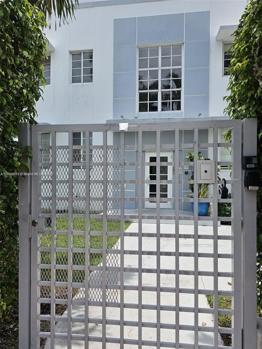 待售: $330,000 (1 贝兹, 1 浴室, 609 平方英尺)