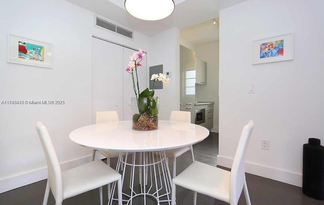 待售: $330,000 (1 贝兹, 1 浴室, 609 平方英尺)