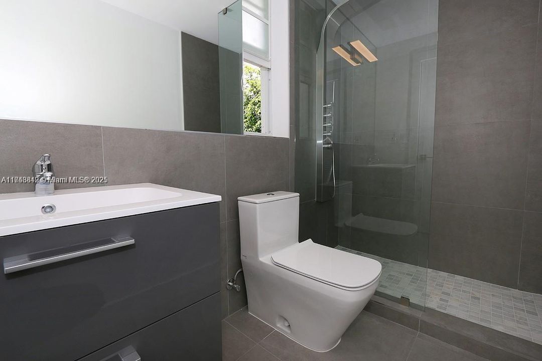 待售: $330,000 (1 贝兹, 1 浴室, 609 平方英尺)