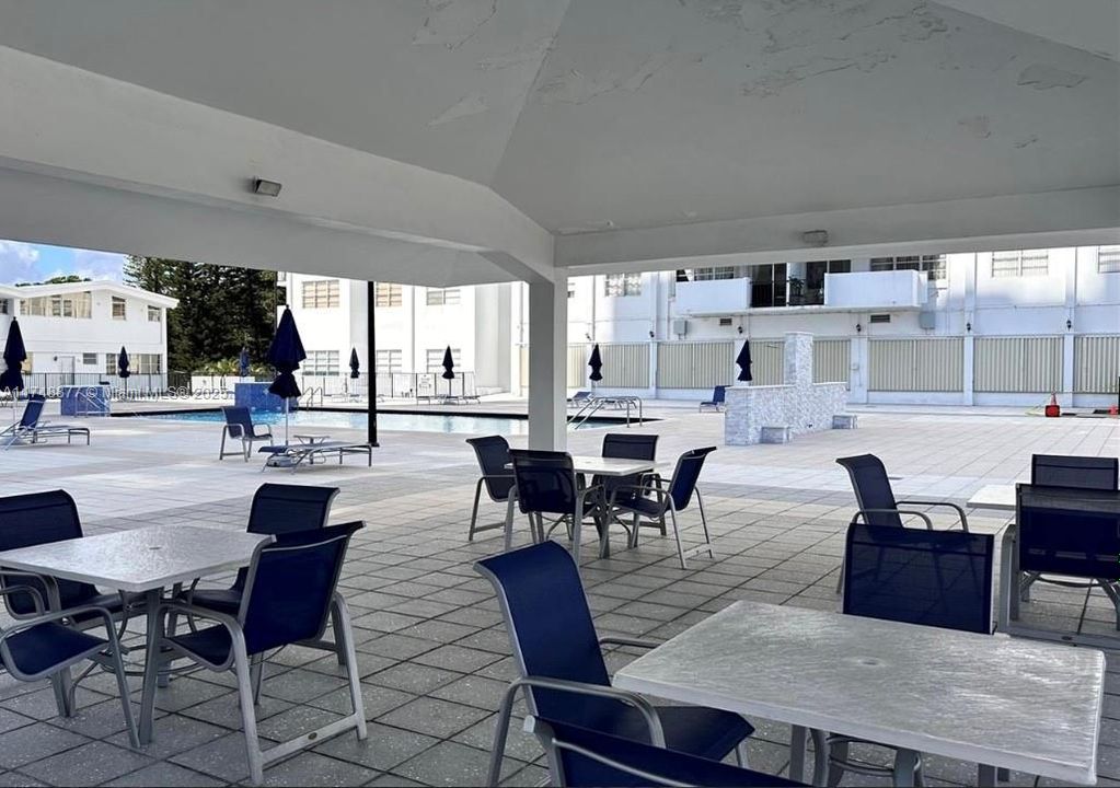 待售: $215,000 (1 贝兹, 1 浴室, 766 平方英尺)