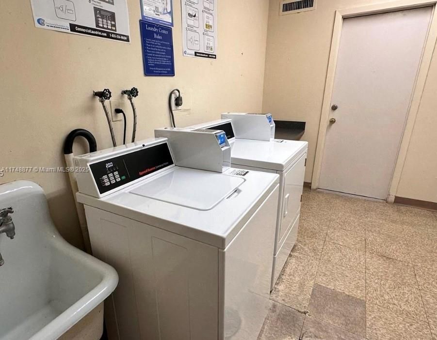 待售: $215,000 (1 贝兹, 1 浴室, 766 平方英尺)