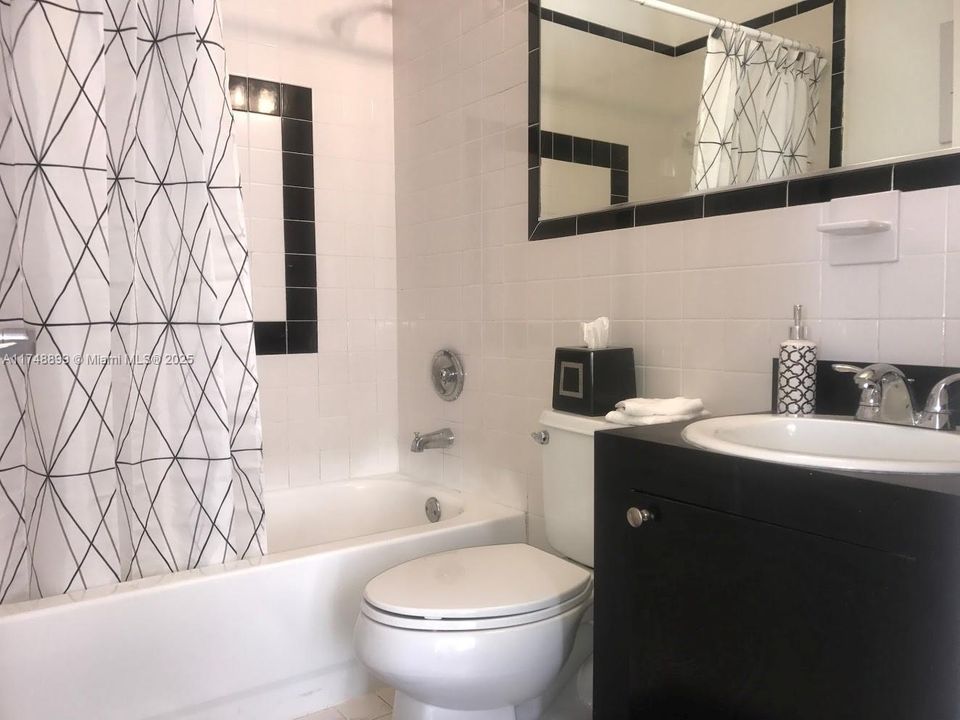 最近售出: $140,000 (0 贝兹, 1 浴室, 372 平方英尺)