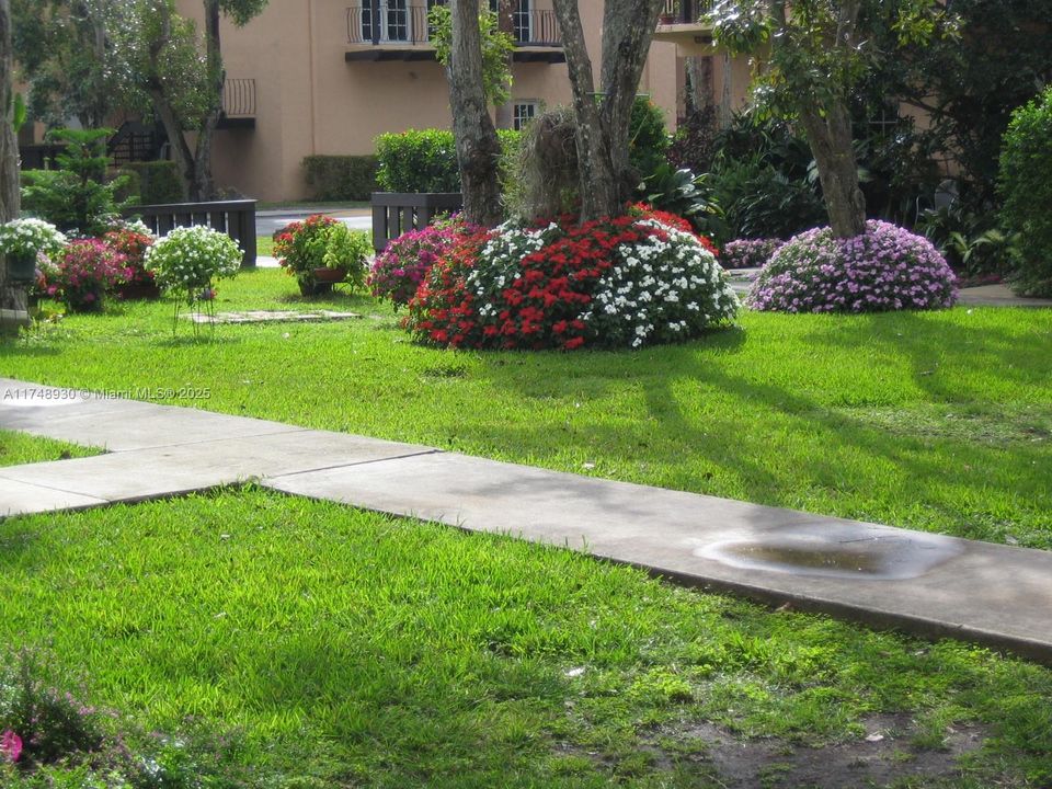 Recently Rented: $2,400 (2 beds, 1 baths, 800 Square Feet)