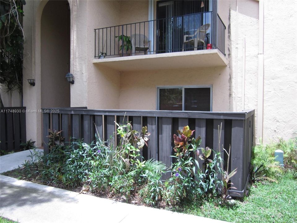 Recently Rented: $2,400 (2 beds, 1 baths, 800 Square Feet)